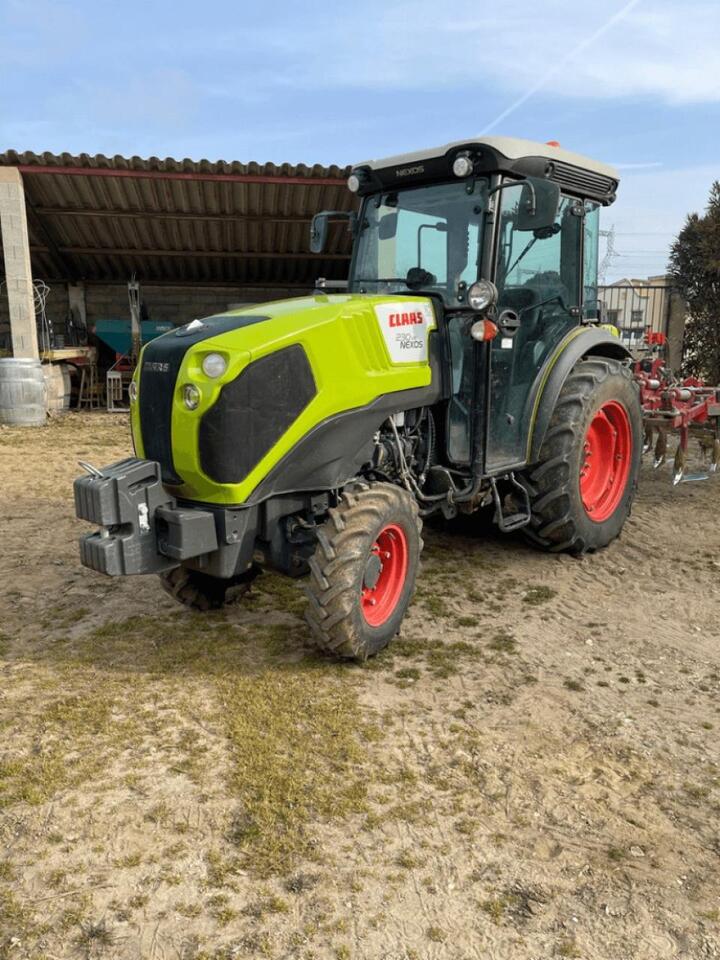 CLAAS nexos 230 ve - Трактор: снимка 3 CLAAS nexos 230 ve - Трактор: снимка 3