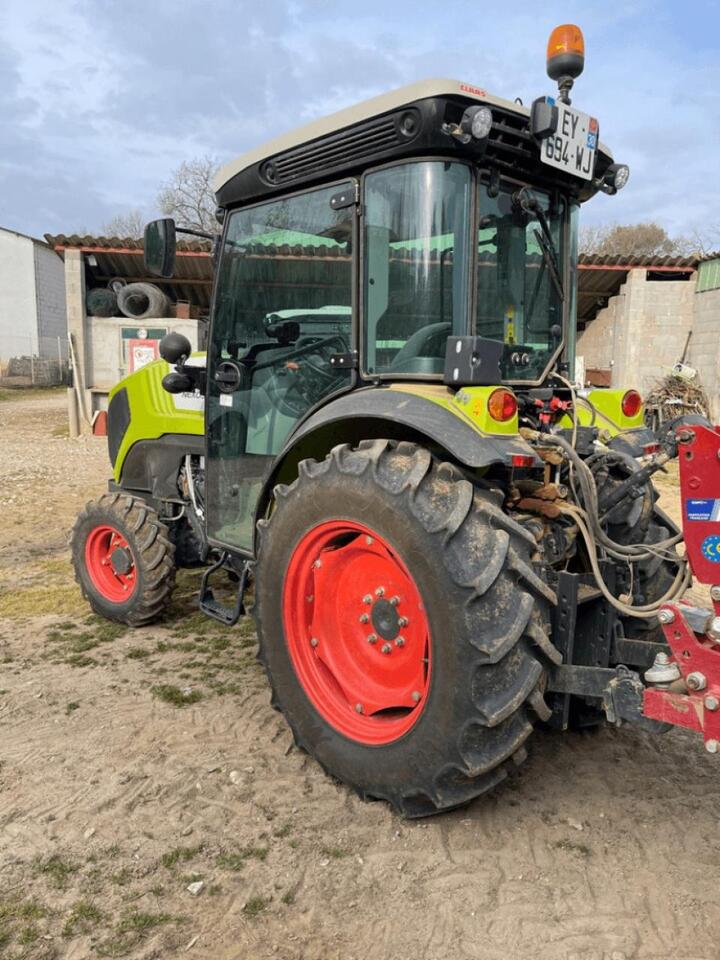 CLAAS nexos 230 ve - Трактор: снимка 4 CLAAS nexos 230 ve - Трактор: снимка 4