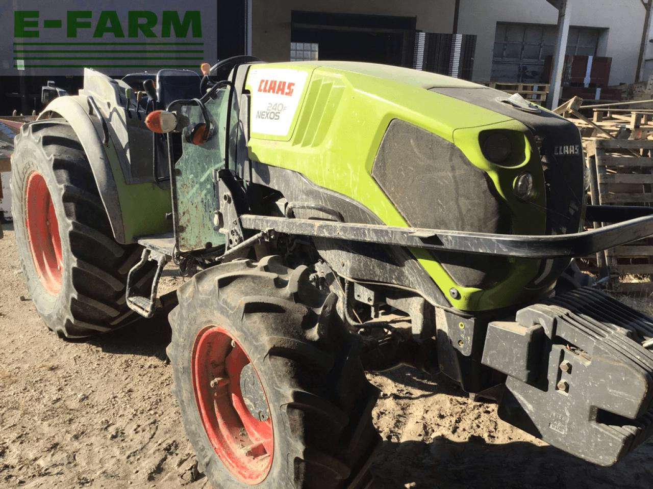 CLAAS nexos 240 f arceau F - Трактор: снимка 1 CLAAS nexos 240 f arceau F - Трактор: снимка 1