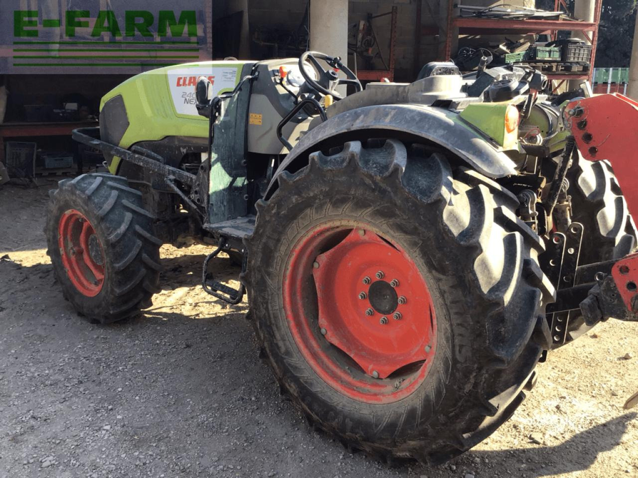 CLAAS nexos 240 f arceau F - Трактор: снимка 3 CLAAS nexos 240 f arceau F - Трактор: снимка 3