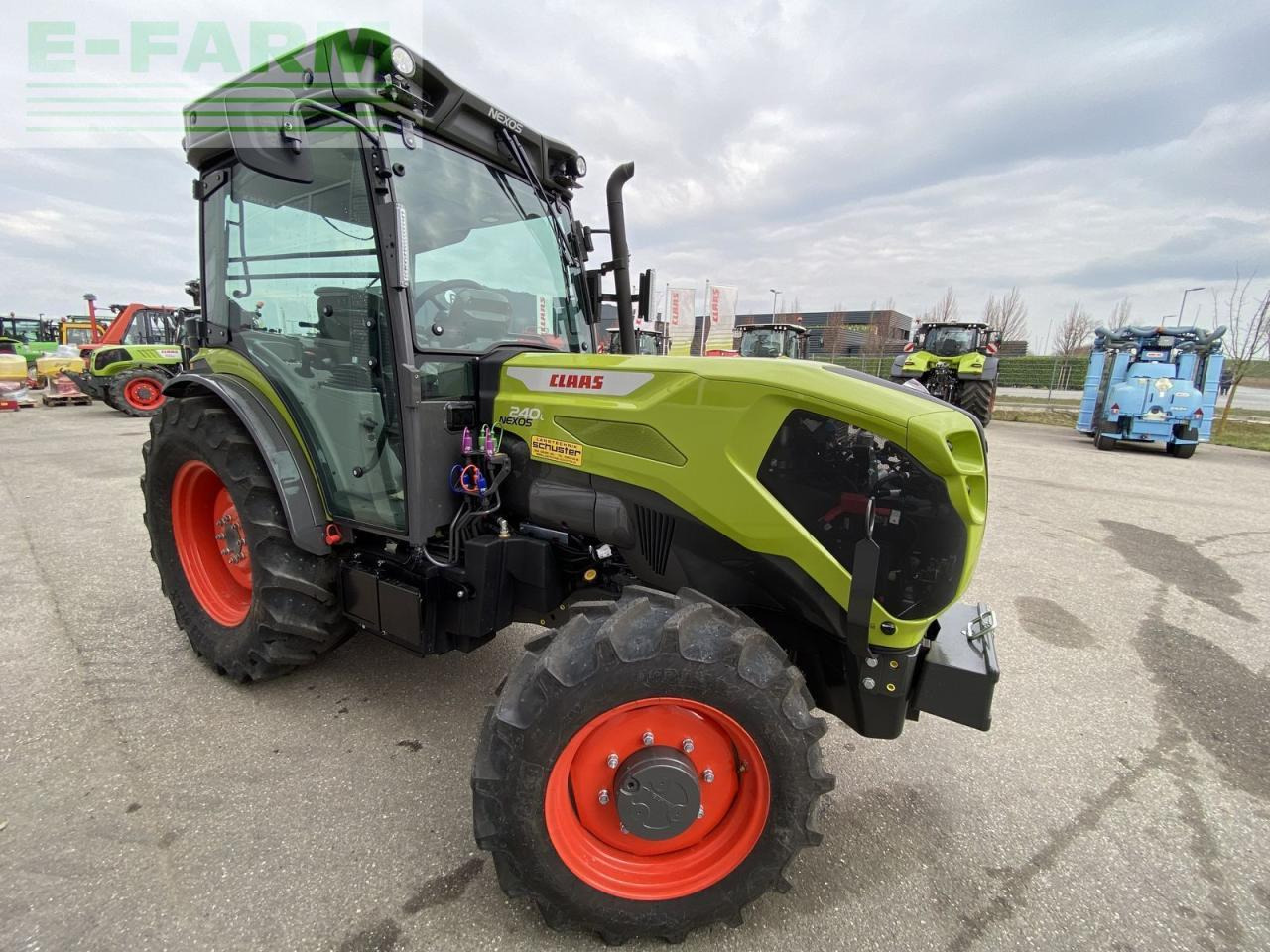 CLAAS nexos 240 l trend - Трактор: снимка 4 CLAAS nexos 240 l trend - Трактор: снимка 4