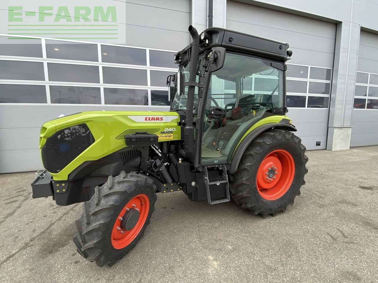 CLAAS nexos 240 l trend - Трактор: снимка 2 CLAAS nexos 240 l trend - Трактор: снимка 2