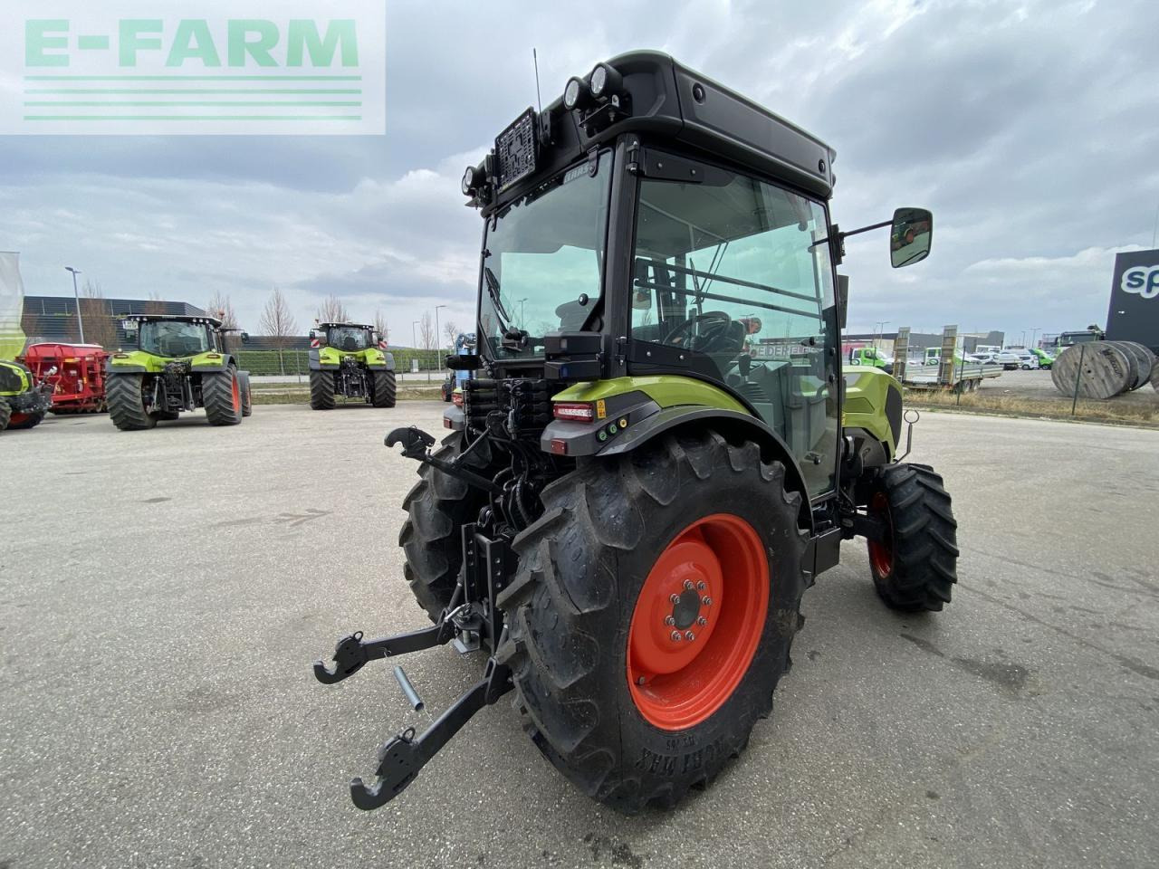 CLAAS nexos 240 l trend - Трактор: снимка 3 CLAAS nexos 240 l trend - Трактор: снимка 3