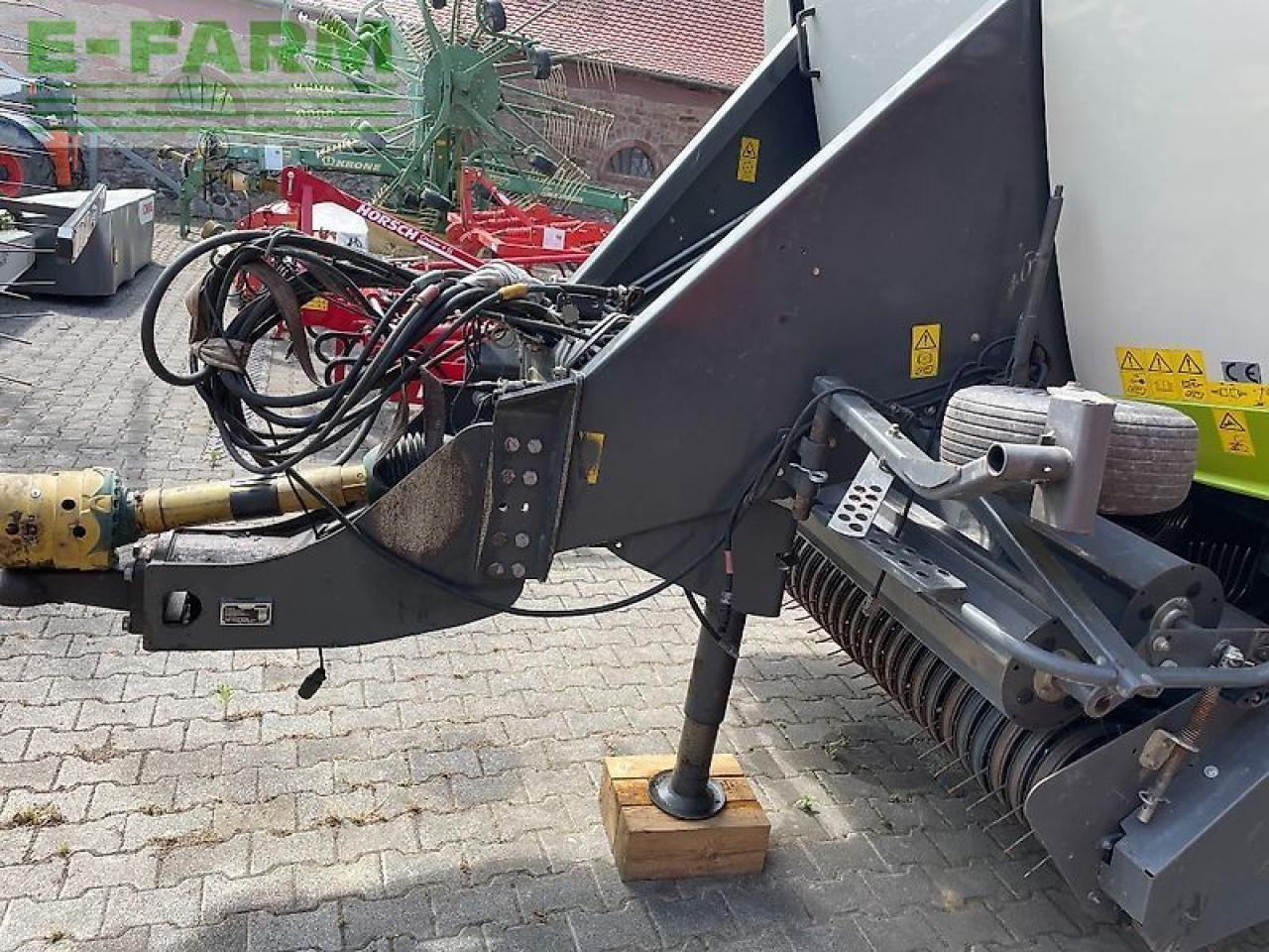 CLAAS quadrant 3200 roto cut - Сламопреса за квадратни бали: снимка 2 CLAAS quadrant 3200 roto cut - Сламопреса за квадратни бали: снимка 2