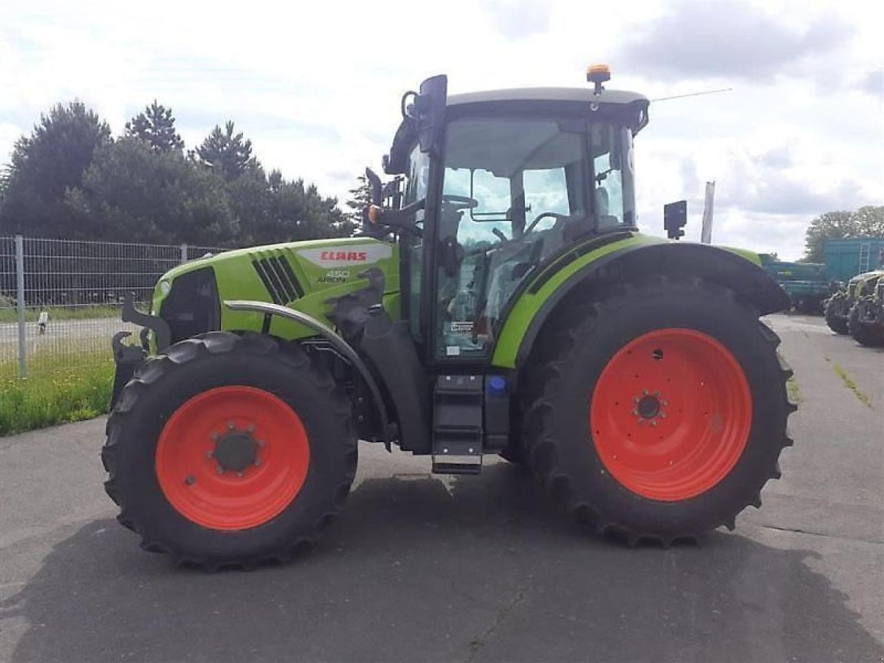 CLAAS traktor arion 450 cis+ CIS+ - Трактор: снимка 1 CLAAS traktor arion 450 cis+ CIS+ - Трактор: снимка 1