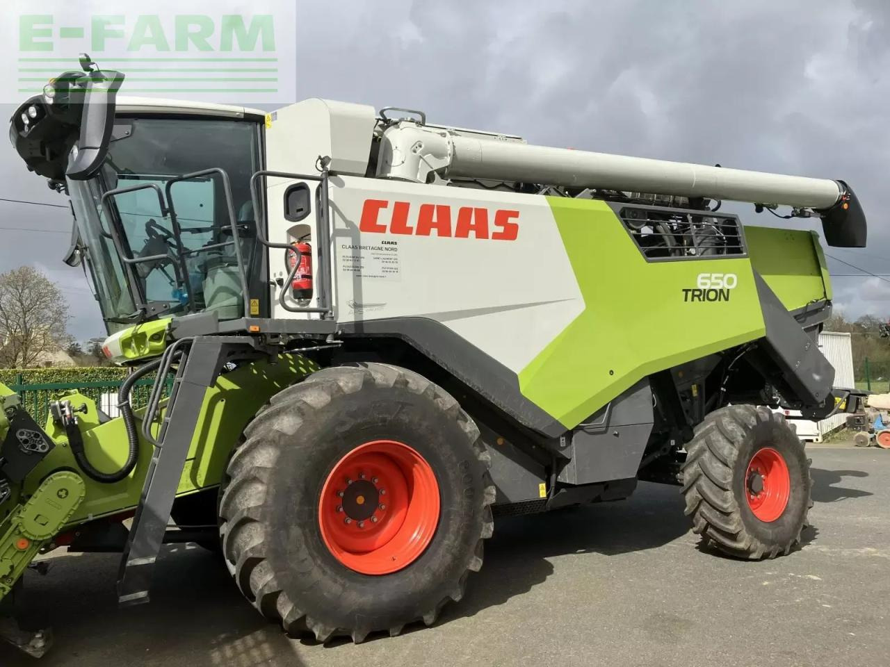 CLAAS trion 650 tradition - Зърнокомбайн: снимка 1 CLAAS trion 650 tradition - Зърнокомбайн: снимка 1