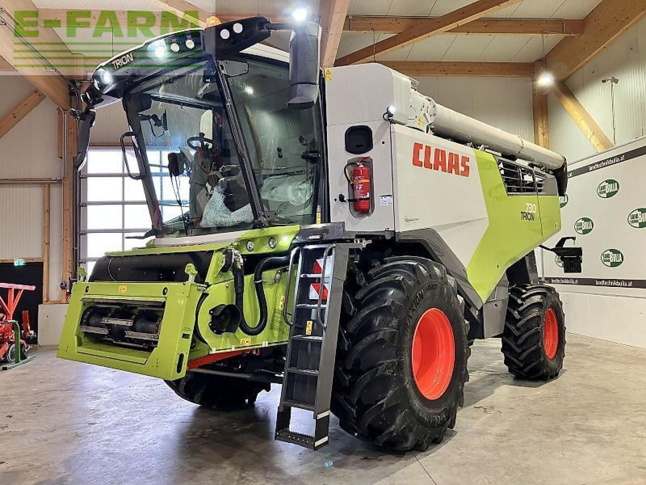 CLAAS trion 730 - Зърнокомбайн: снимка 1 CLAAS trion 730 - Зърнокомбайн: снимка 1