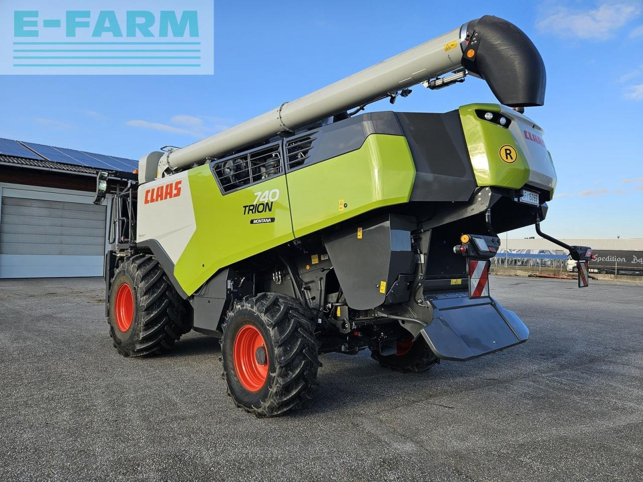 CLAAS trion 740 montana 4x4 - Зърнокомбайн: снимка 4 CLAAS trion 740 montana 4x4 - Зърнокомбайн: снимка 4