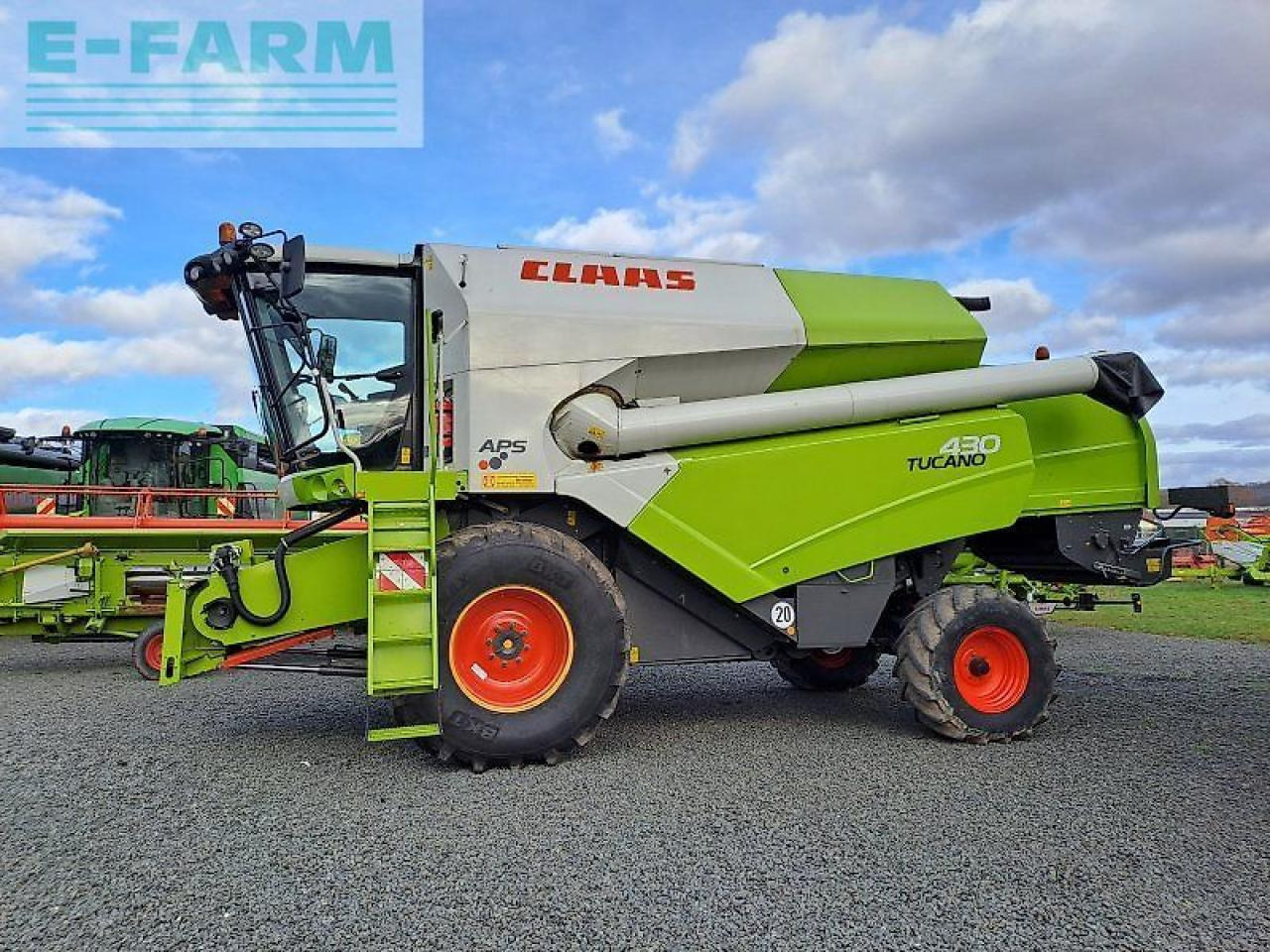 CLAAS tucano 430 - Зърнокомбайн: снимка 1 CLAAS tucano 430 - Зърнокомбайн: снимка 1