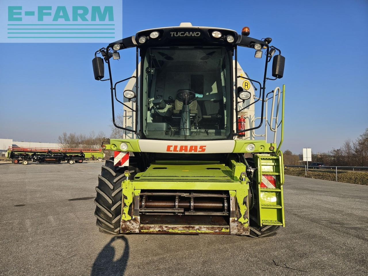CLAAS tucano 450 - Зърнокомбайн: снимка 2 CLAAS tucano 450 - Зърнокомбайн: снимка 2
