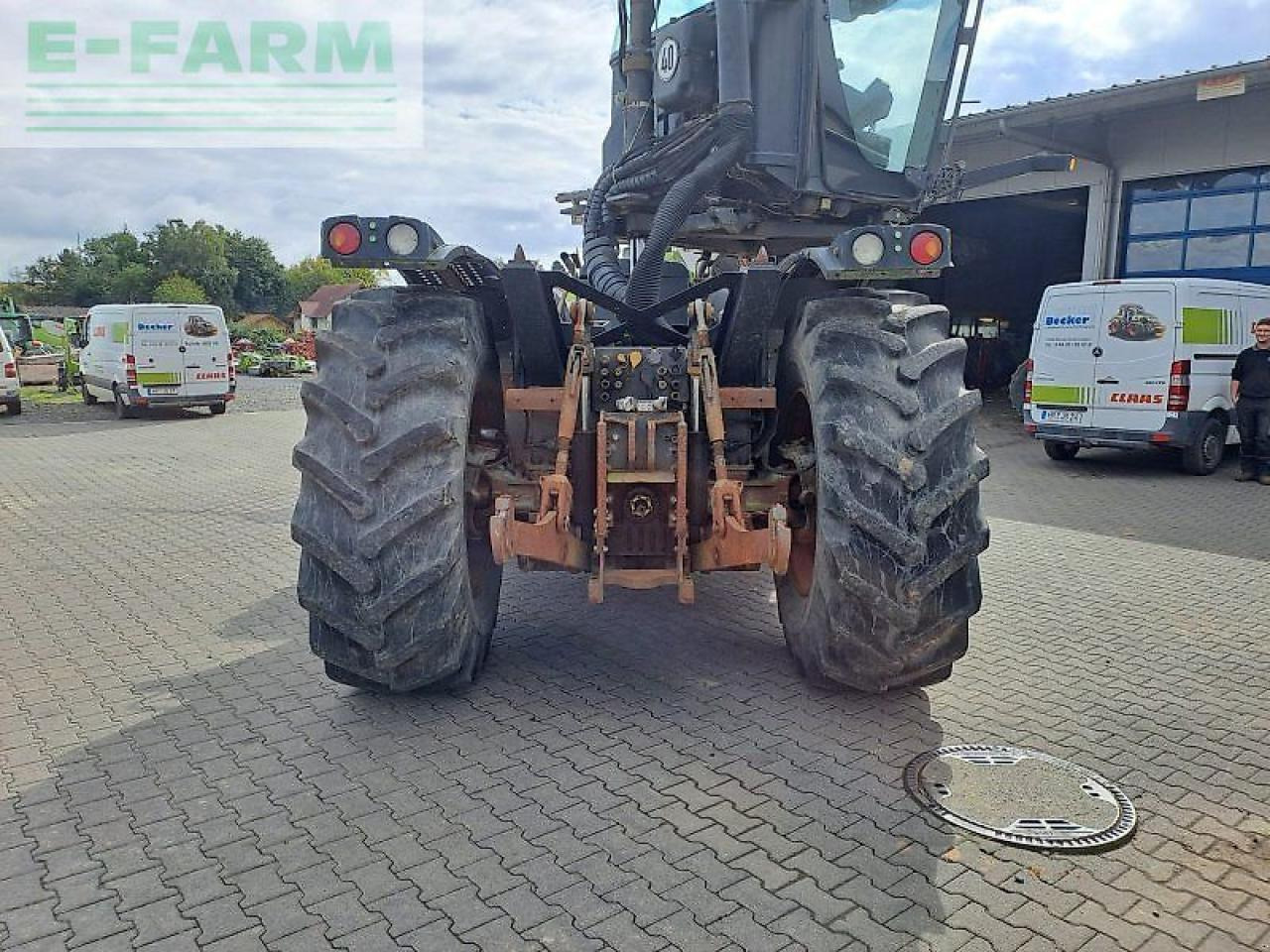CLAAS xerion 3300 trac vc TRAC VC - Трактор: снимка 3 CLAAS xerion 3300 trac vc TRAC VC - Трактор: снимка 3