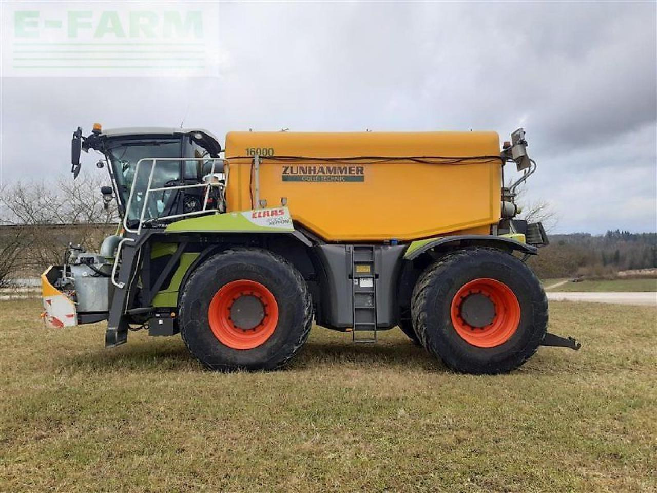 CLAAS xerion 4000 saddle trac SADDLE TRAC - Самоходна пръскачка: снимка 4 CLAAS xerion 4000 saddle trac SADDLE TRAC - Самоходна пръскачка: снимка 4