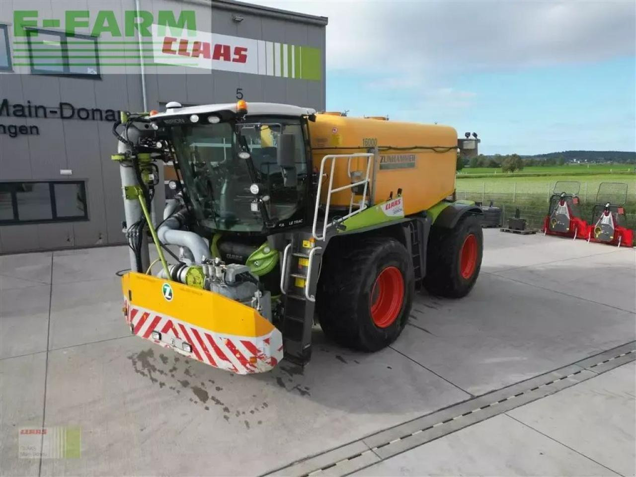CLAAS xerion 4000 saddle trac SADDLE TRAC - Самоходна пръскачка: снимка 1 CLAAS xerion 4000 saddle trac SADDLE TRAC - Самоходна пръскачка: снимка 1