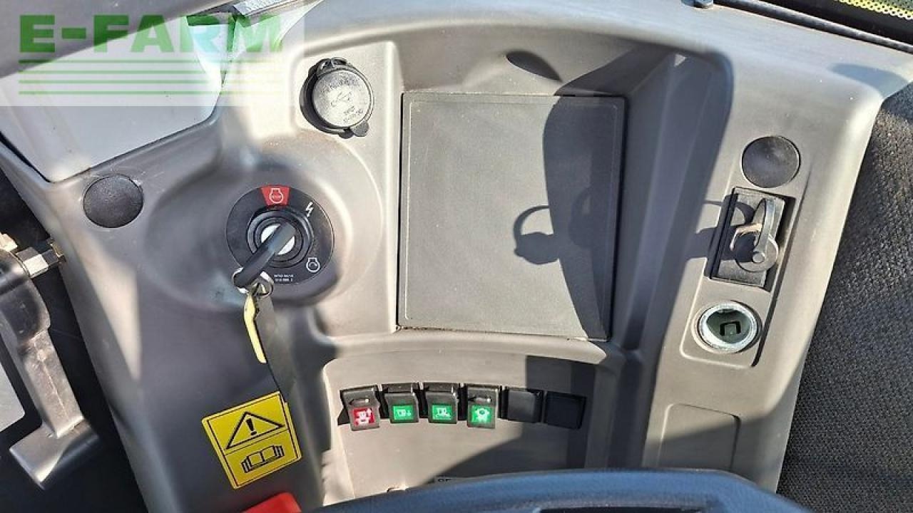 CLAAS xerion 4000 t vc - Трактор: снимка 2 CLAAS xerion 4000 t vc - Трактор: снимка 2