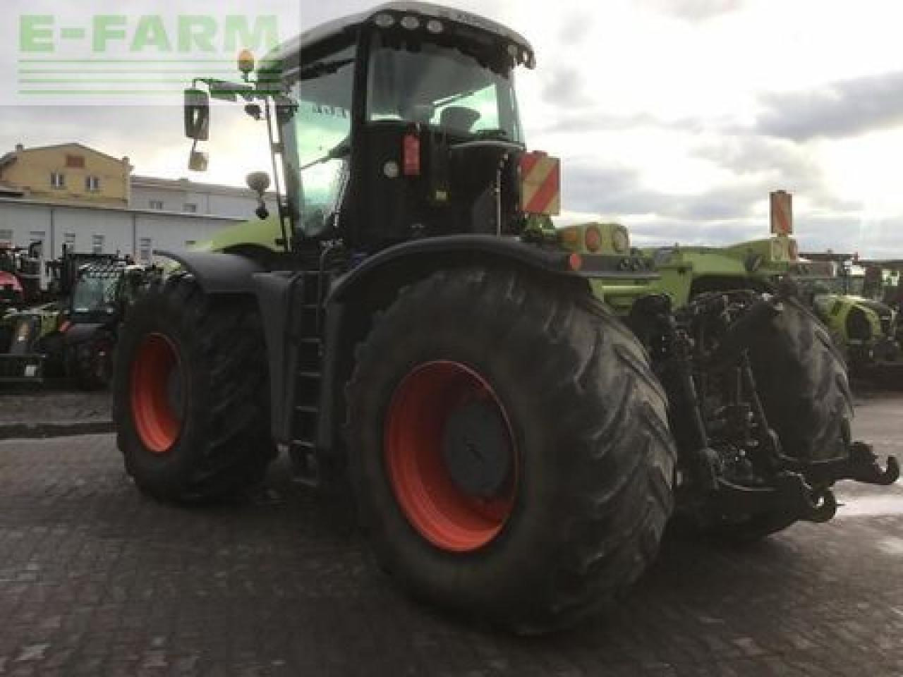 CLAAS xerion 4000 trac vc TRAC VC - Трактор: снимка 4 CLAAS xerion 4000 trac vc TRAC VC - Трактор: снимка 4
