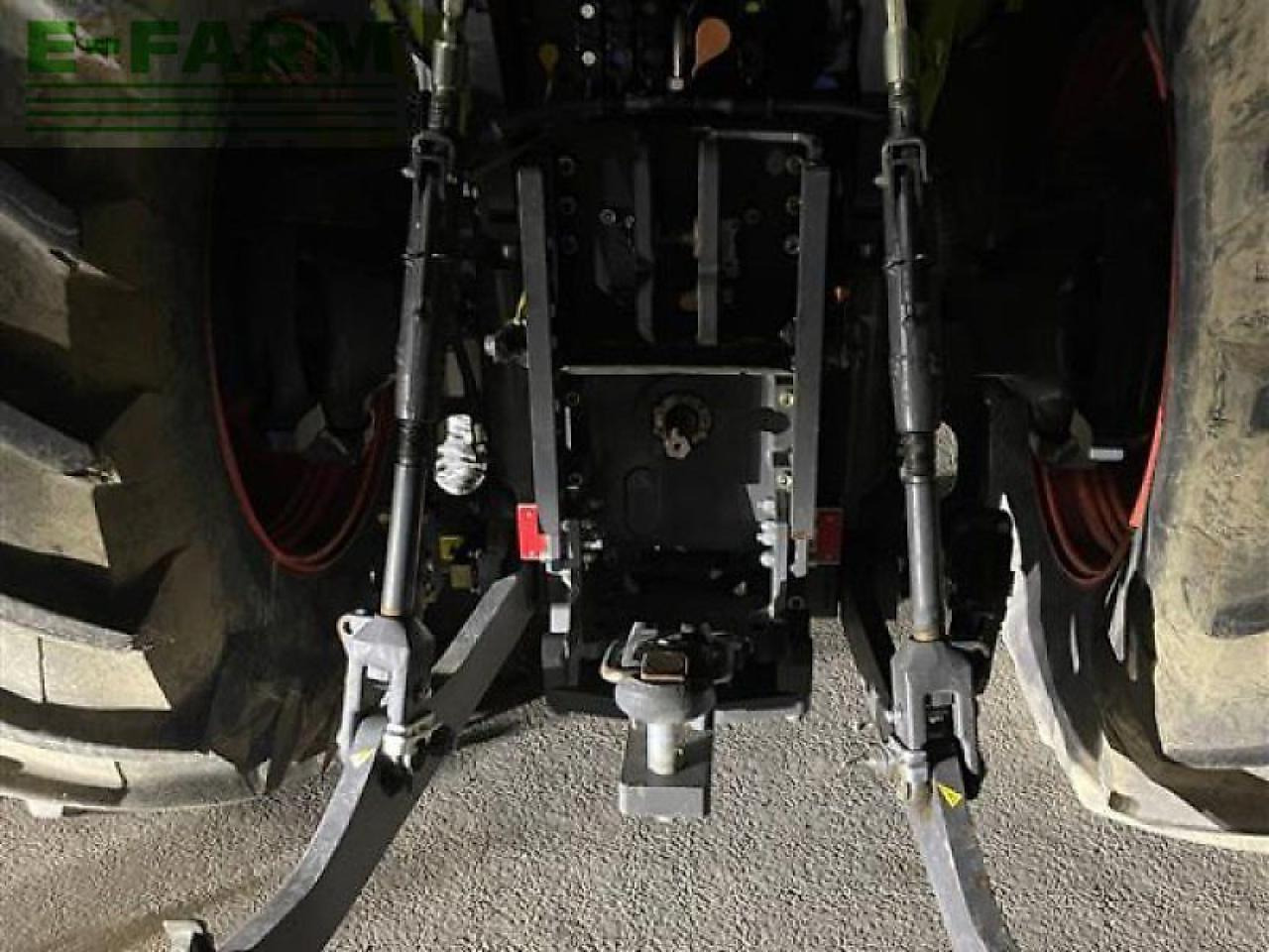 CLAAS xerion 4000 trac vc TRAC VC - Трактор: снимка 5 CLAAS xerion 4000 trac vc TRAC VC - Трактор: снимка 5