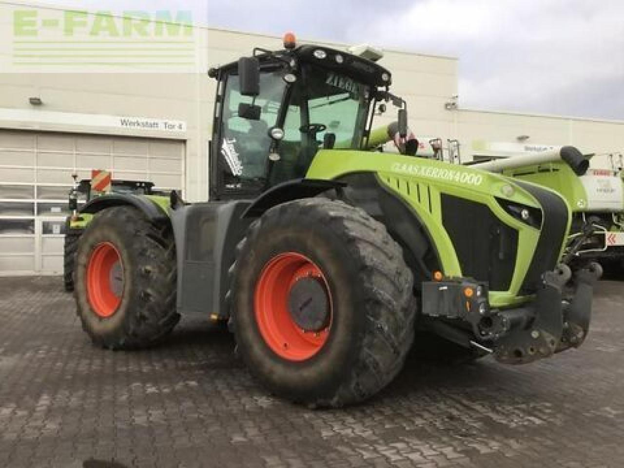 CLAAS xerion 4000 trac vc TRAC VC - Трактор: снимка 2 CLAAS xerion 4000 trac vc TRAC VC - Трактор: снимка 2