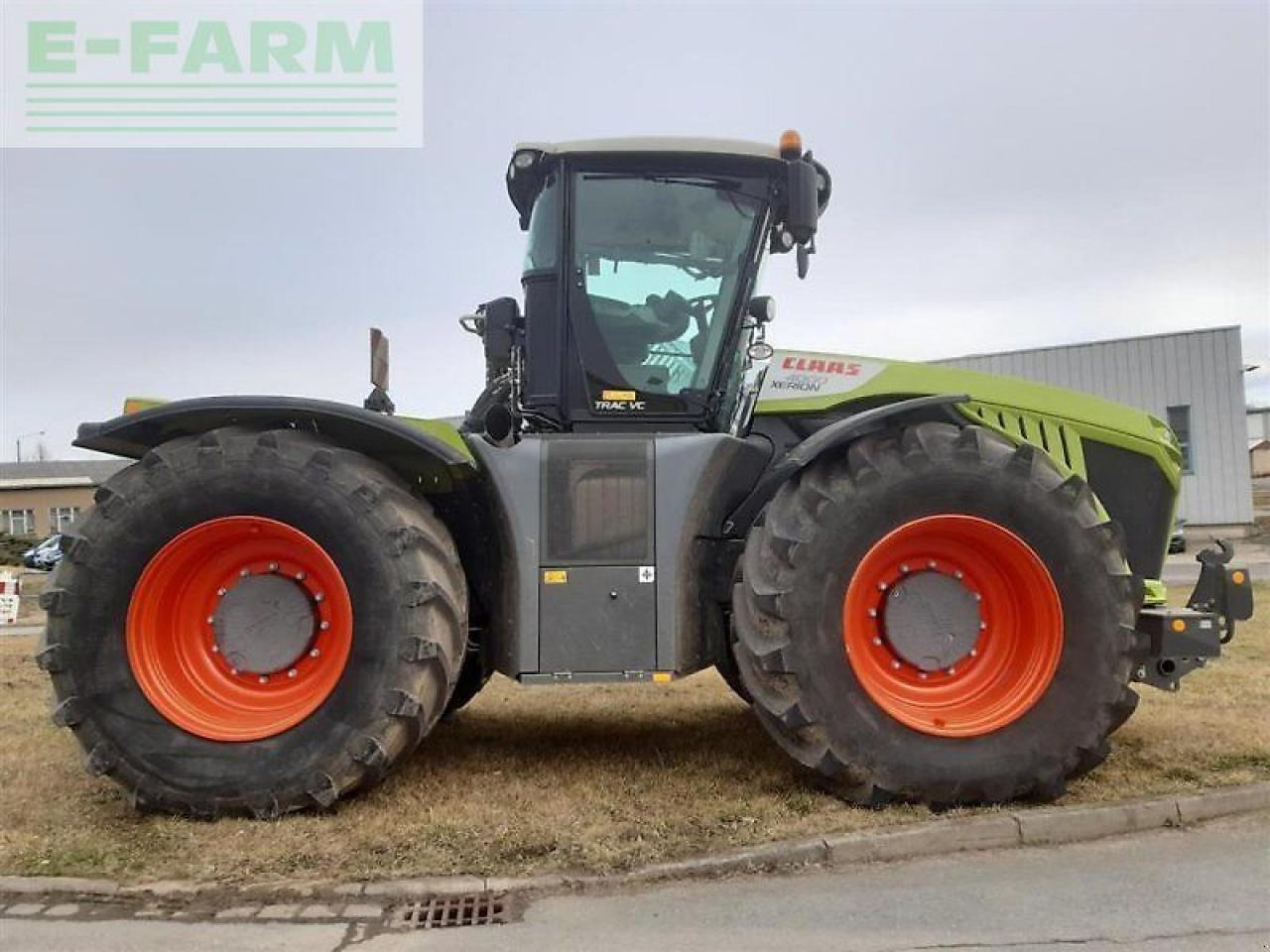 CLAAS xerion 4000 trac vc TRAC VC - Трактор: снимка 4 CLAAS xerion 4000 trac vc TRAC VC - Трактор: снимка 4