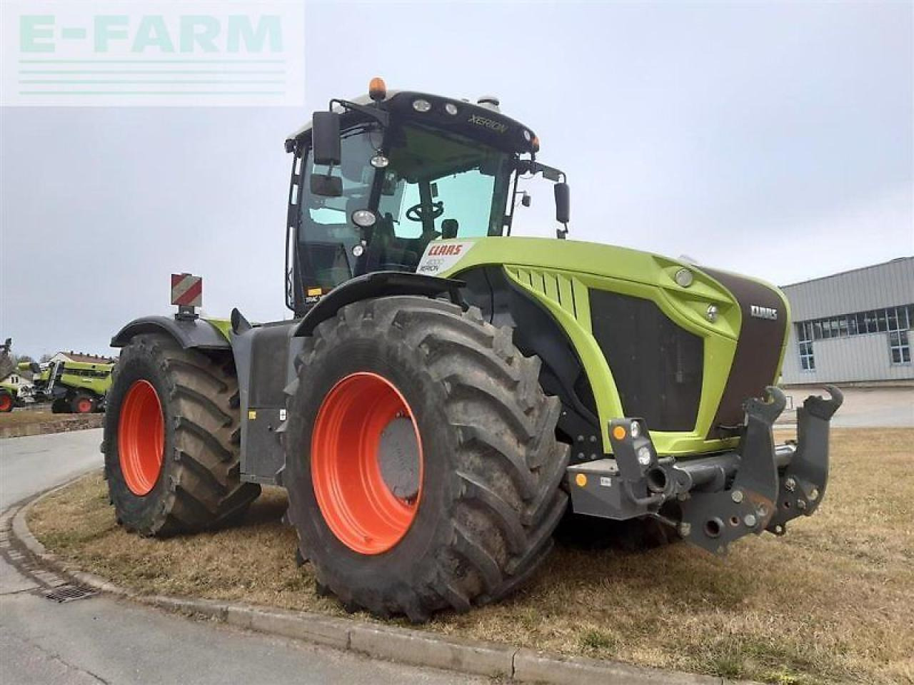 CLAAS xerion 4000 trac vc TRAC VC - Трактор: снимка 2 CLAAS xerion 4000 trac vc TRAC VC - Трактор: снимка 2