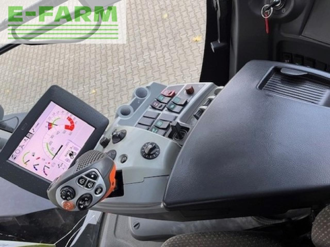 CLAAS xerion 4000 trac vc TRAC VC - Трактор: снимка 5 CLAAS xerion 4000 trac vc TRAC VC - Трактор: снимка 5