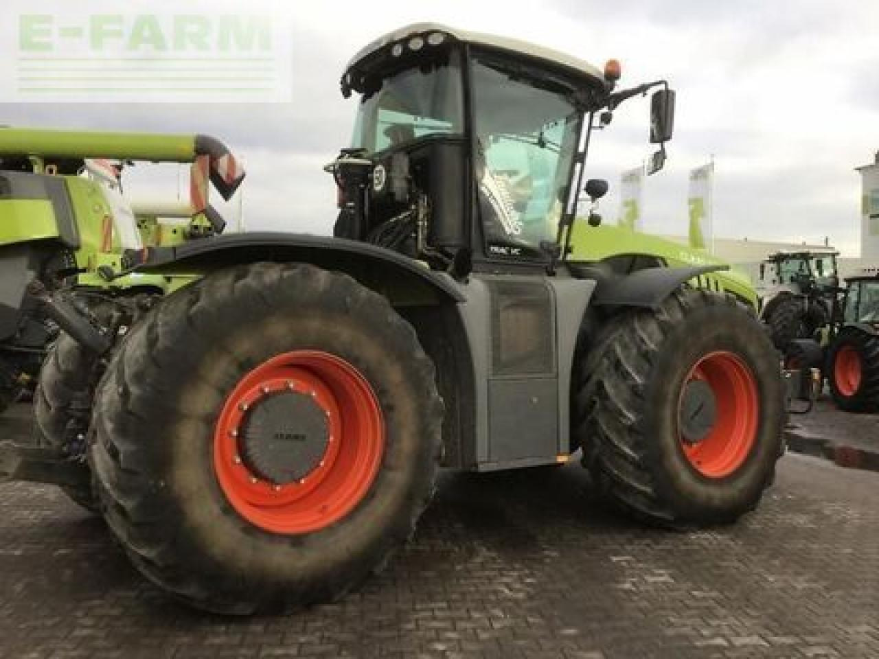 CLAAS xerion 4000 trac vc TRAC VC - Трактор: снимка 3 CLAAS xerion 4000 trac vc TRAC VC - Трактор: снимка 3