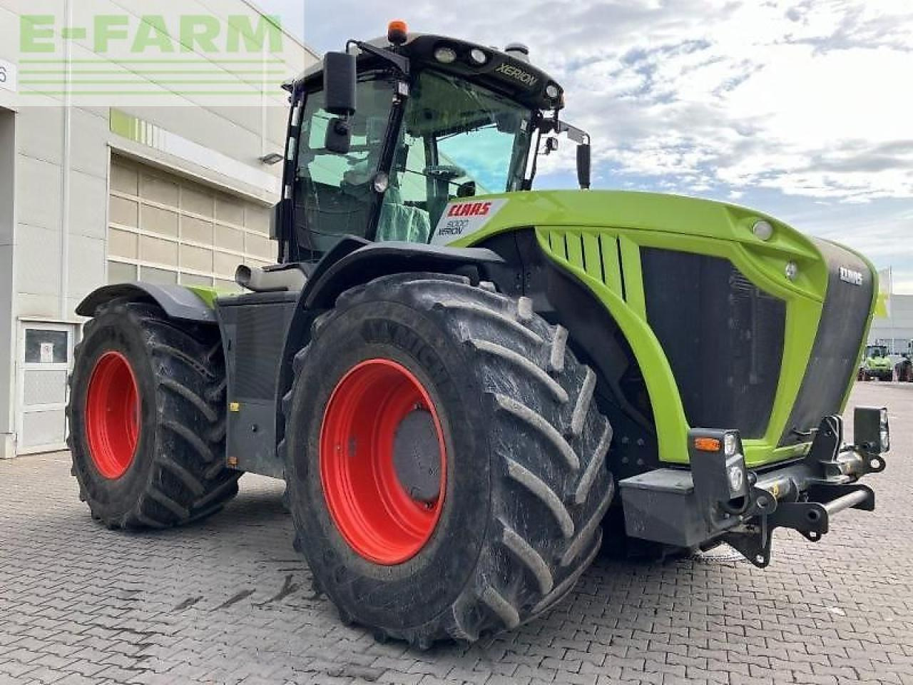 CLAAS xerion 5000 trac - Трактор: снимка 3 CLAAS xerion 5000 trac - Трактор: снимка 3