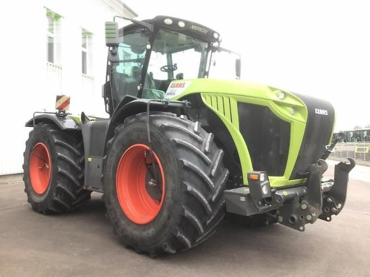 CLAAS xerion 5000 trac TRAC - Трактор: снимка 3 CLAAS xerion 5000 trac TRAC - Трактор: снимка 3