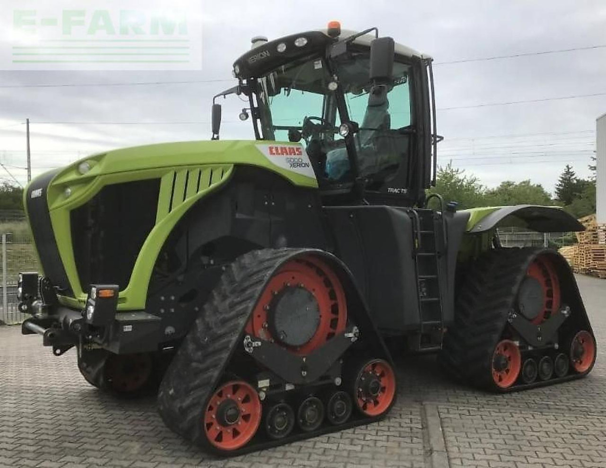 CLAAS xerion 5000 trac ts TRAC TS - Трактор: снимка 1 CLAAS xerion 5000 trac ts TRAC TS - Трактор: снимка 1
