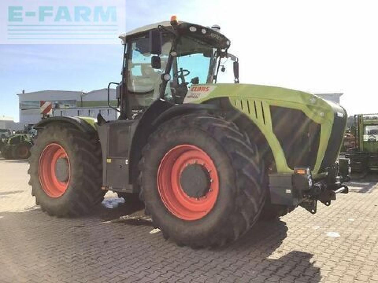 CLAAS xerion 5000 trac vc TRAC VC - Трактор: снимка 3 CLAAS xerion 5000 trac vc TRAC VC - Трактор: снимка 3