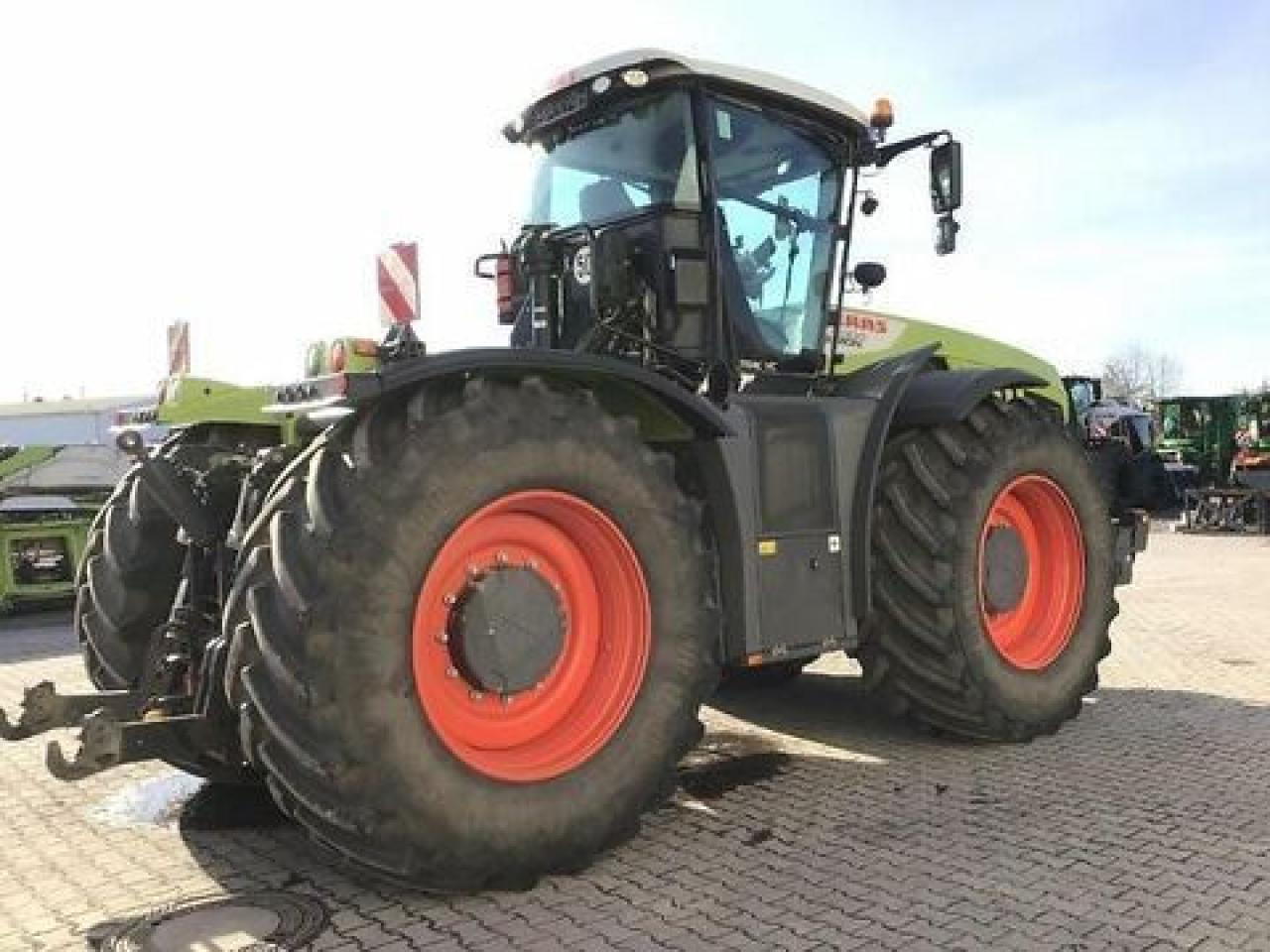 CLAAS xerion 5000 trac vc TRAC VC - Трактор: снимка 4 CLAAS xerion 5000 trac vc TRAC VC - Трактор: снимка 4