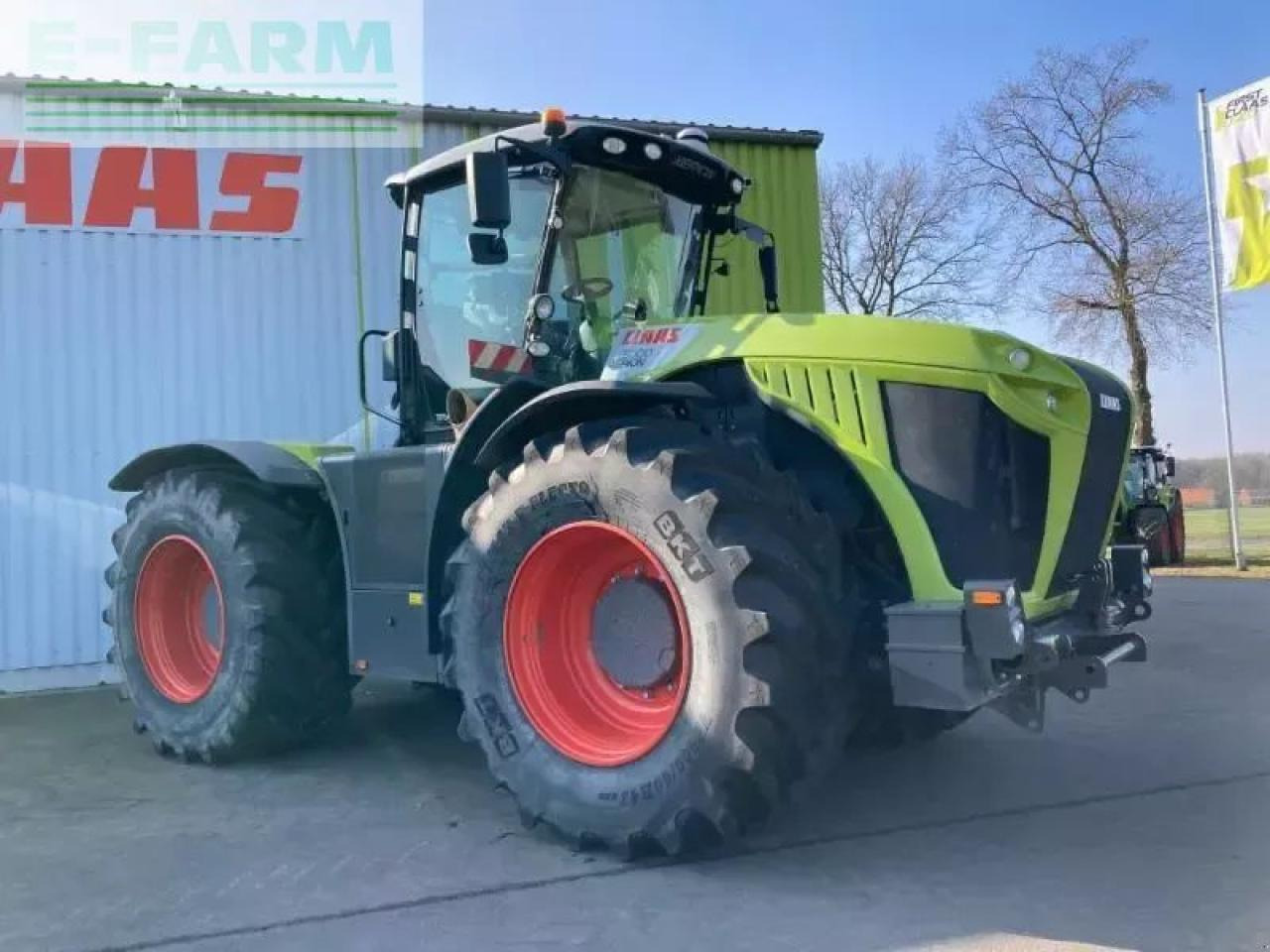 CLAAS xerion 5000 trac vc TRAC VC - Трактор: снимка 3 CLAAS xerion 5000 trac vc TRAC VC - Трактор: снимка 3