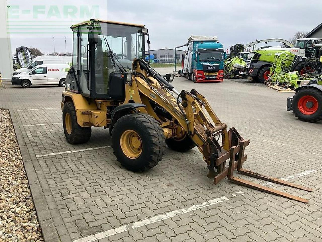 Caterpillar 906 - Мини багер: снимка 4 Caterpillar 906 - Мини багер: снимка 4