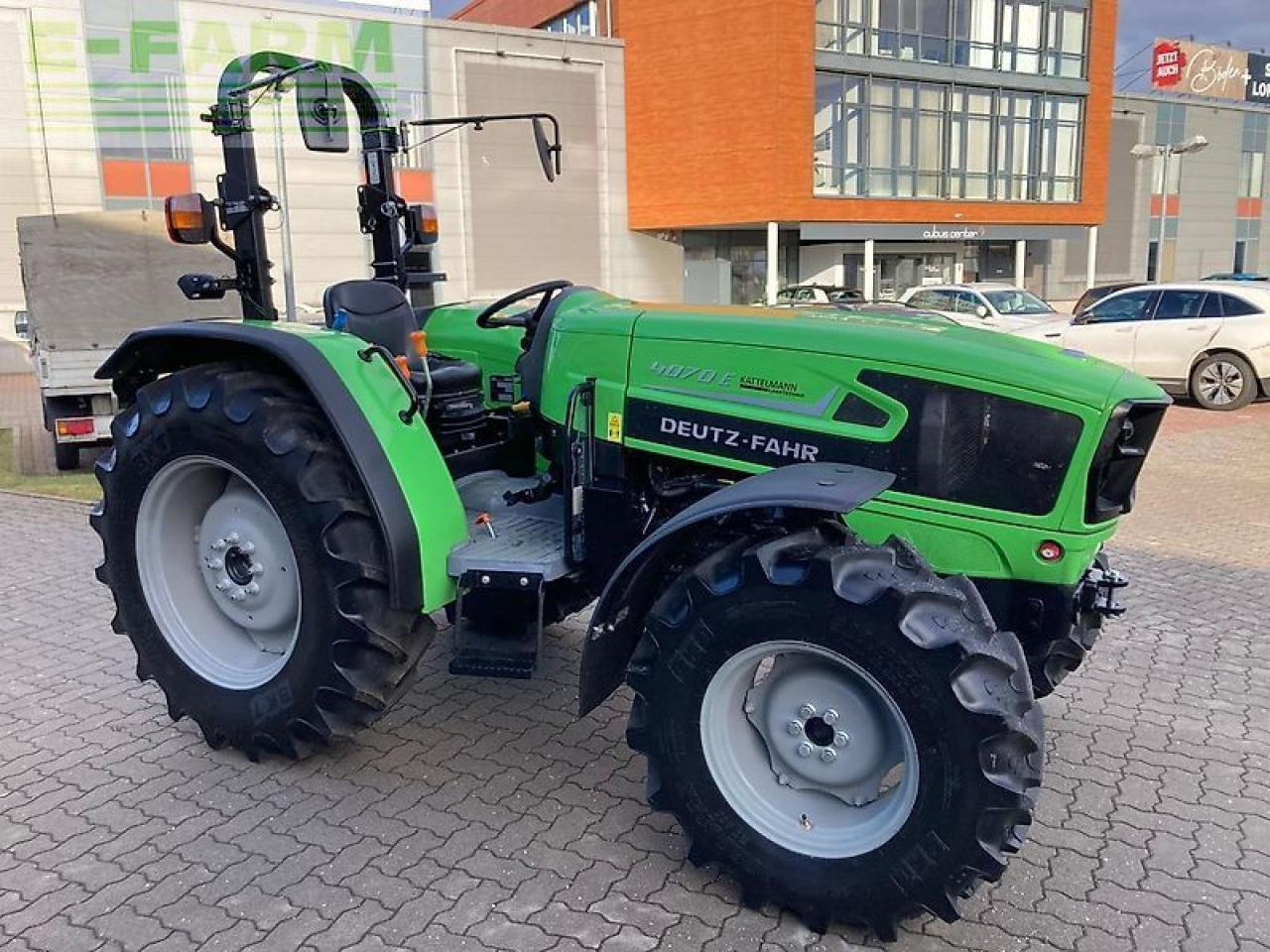 Deutz-Fahr 4070e (neue lagermaschine) - Трактор: снимка 3 Deutz-Fahr 4070e (neue lagermaschine) - Трактор: снимка 3