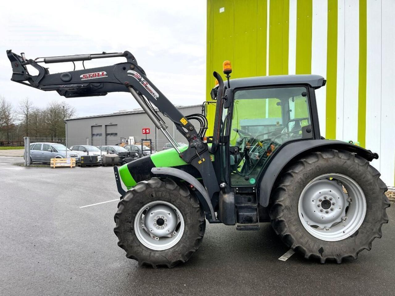 Deutz-Fahr agrofarm 410, stoll 20 fz frontlader, nur 1.691 - Трактор: снимка 4 Deutz-Fahr agrofarm 410, stoll 20 fz frontlader, nur 1.691 - Трактор: снимка 4