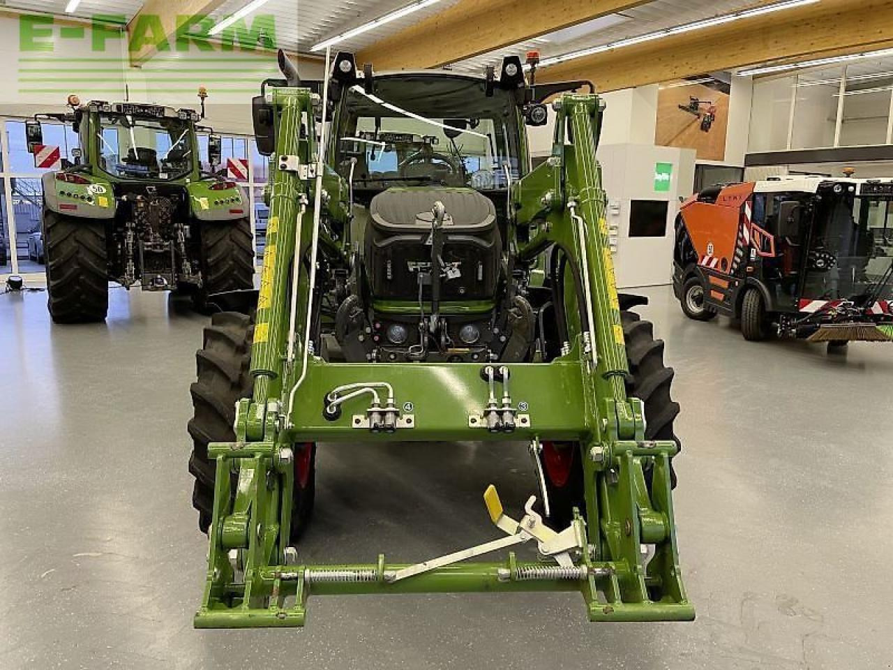 Fendt 208 s vario gen3 profi - Трактор: снимка 3 Fendt 208 s vario gen3 profi - Трактор: снимка 3