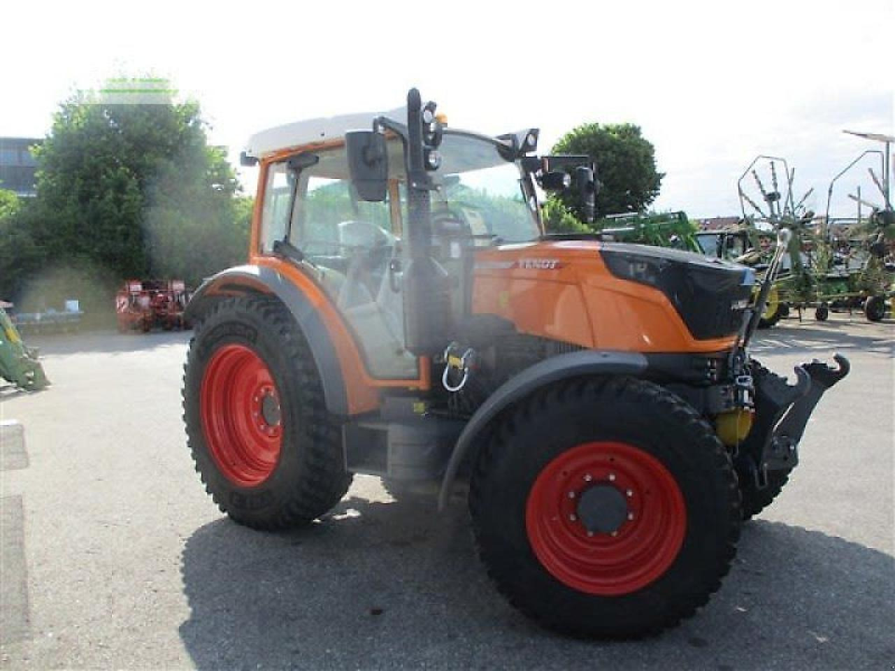 Fendt 211 s vario gen3 power #876 - Трактор: снимка 4 Fendt 211 s vario gen3 power #876 - Трактор: снимка 4
