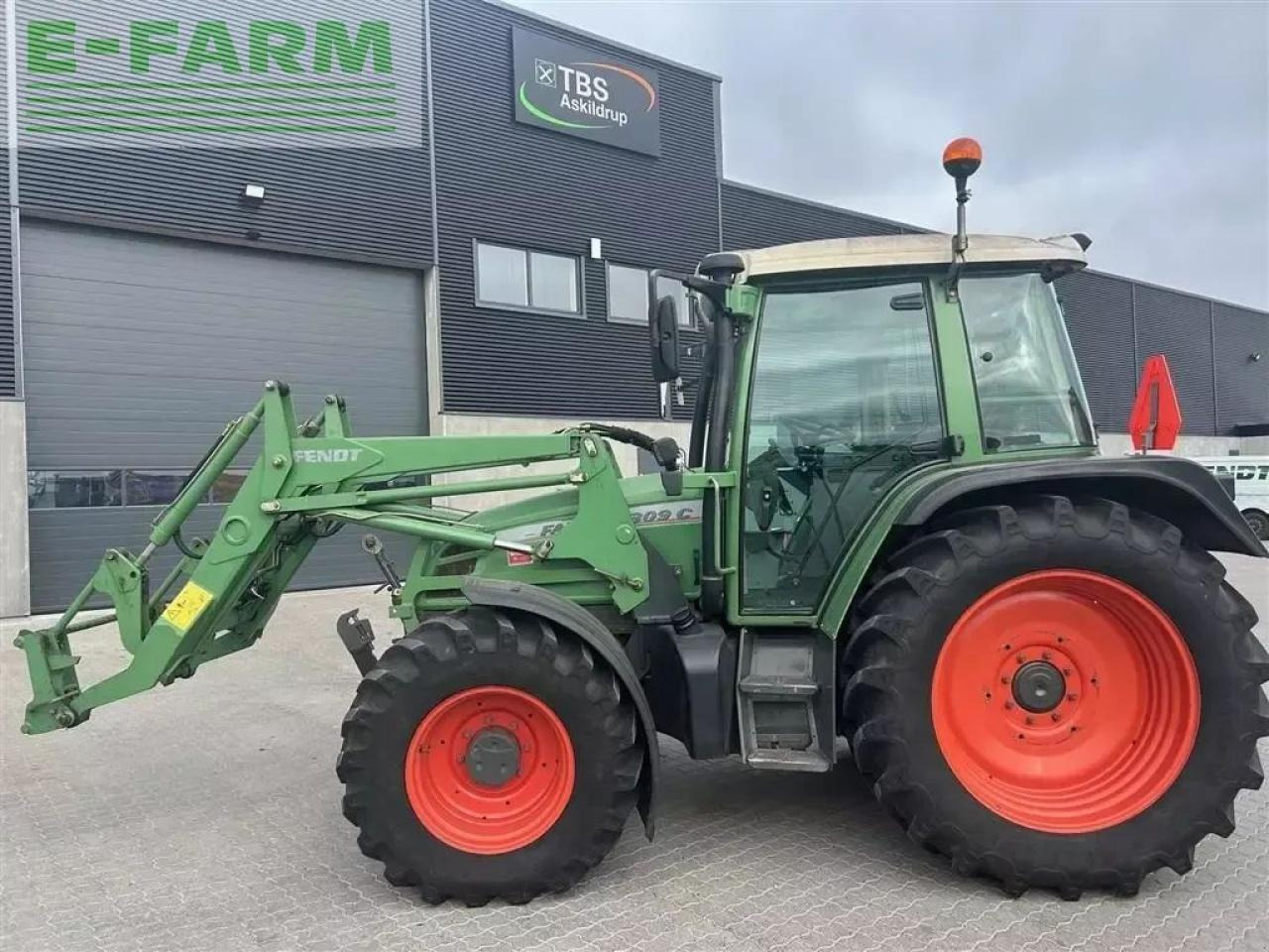 Fendt 309 c med fendt læsser - Трактор: снимка 1 Fendt 309 c med fendt læsser - Трактор: снимка 1