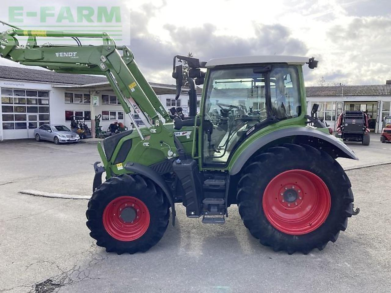 Fendt 311 vario s4 profi plus ProfiPlus - Трактор: снимка 5 Fendt 311 vario s4 profi plus ProfiPlus - Трактор: снимка 5