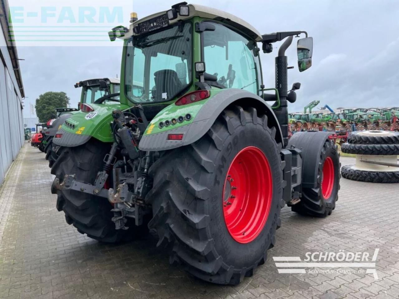 Fendt 724 s4 power plus rtk - Трактор: снимка 3 Fendt 724 s4 power plus rtk - Трактор: снимка 3