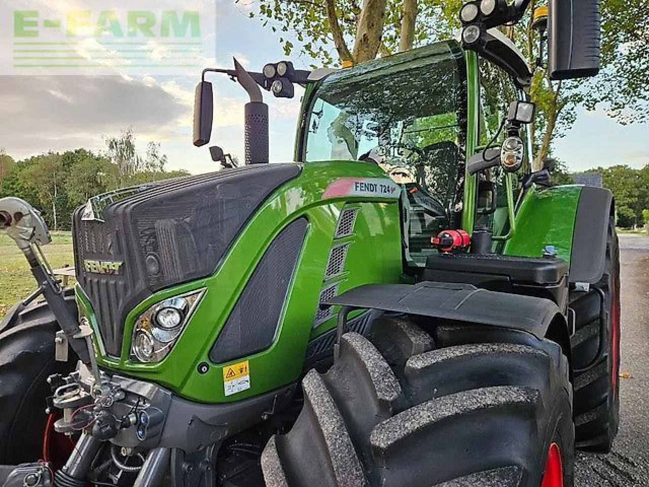 Fendt 724 s4 profi plus (718 720 722 ) - Трактор: снимка 3 Fendt 724 s4 profi plus (718 720 722 ) - Трактор: снимка 3