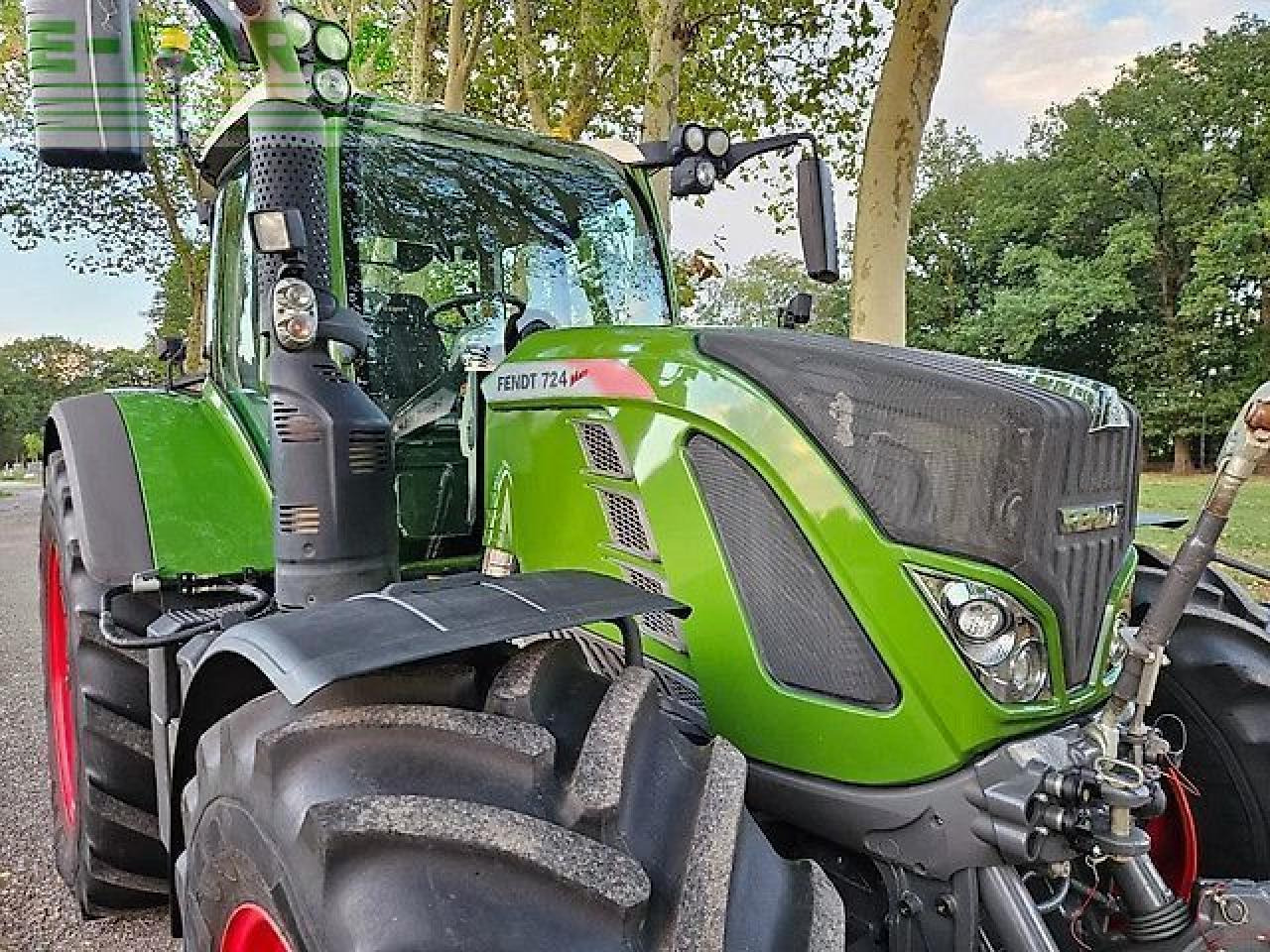 Fendt 724 s4 profi plus (718 720 722 ) - Трактор: снимка 4 Fendt 724 s4 profi plus (718 720 722 ) - Трактор: снимка 4