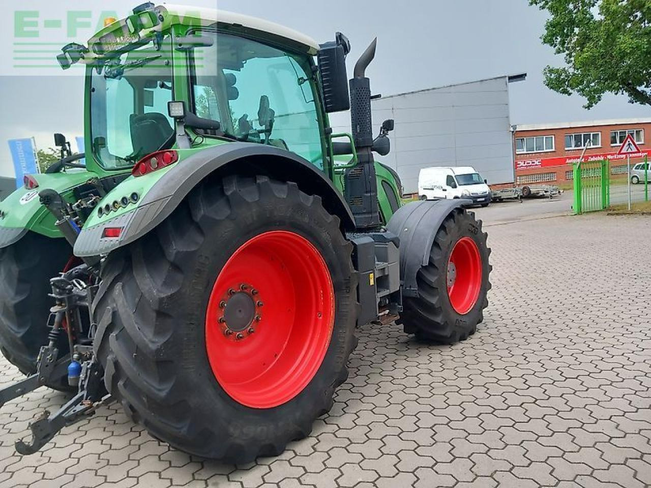 Fendt 724 s4 profiplus - Трактор: снимка 3 Fendt 724 s4 profiplus - Трактор: снимка 3