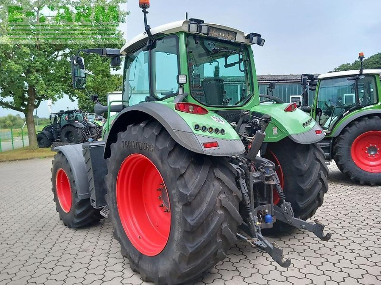 Fendt 724 s4 profiplus - Трактор: снимка 2 Fendt 724 s4 profiplus - Трактор: снимка 2