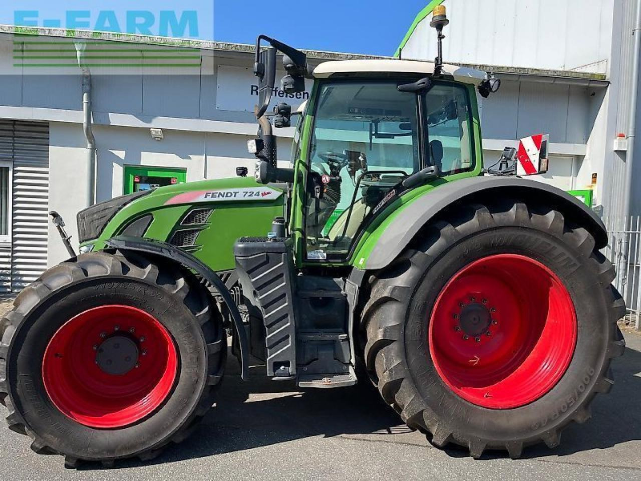 Fendt 724 s4 profiplus - Трактор: снимка 4 Fendt 724 s4 profiplus - Трактор: снимка 4