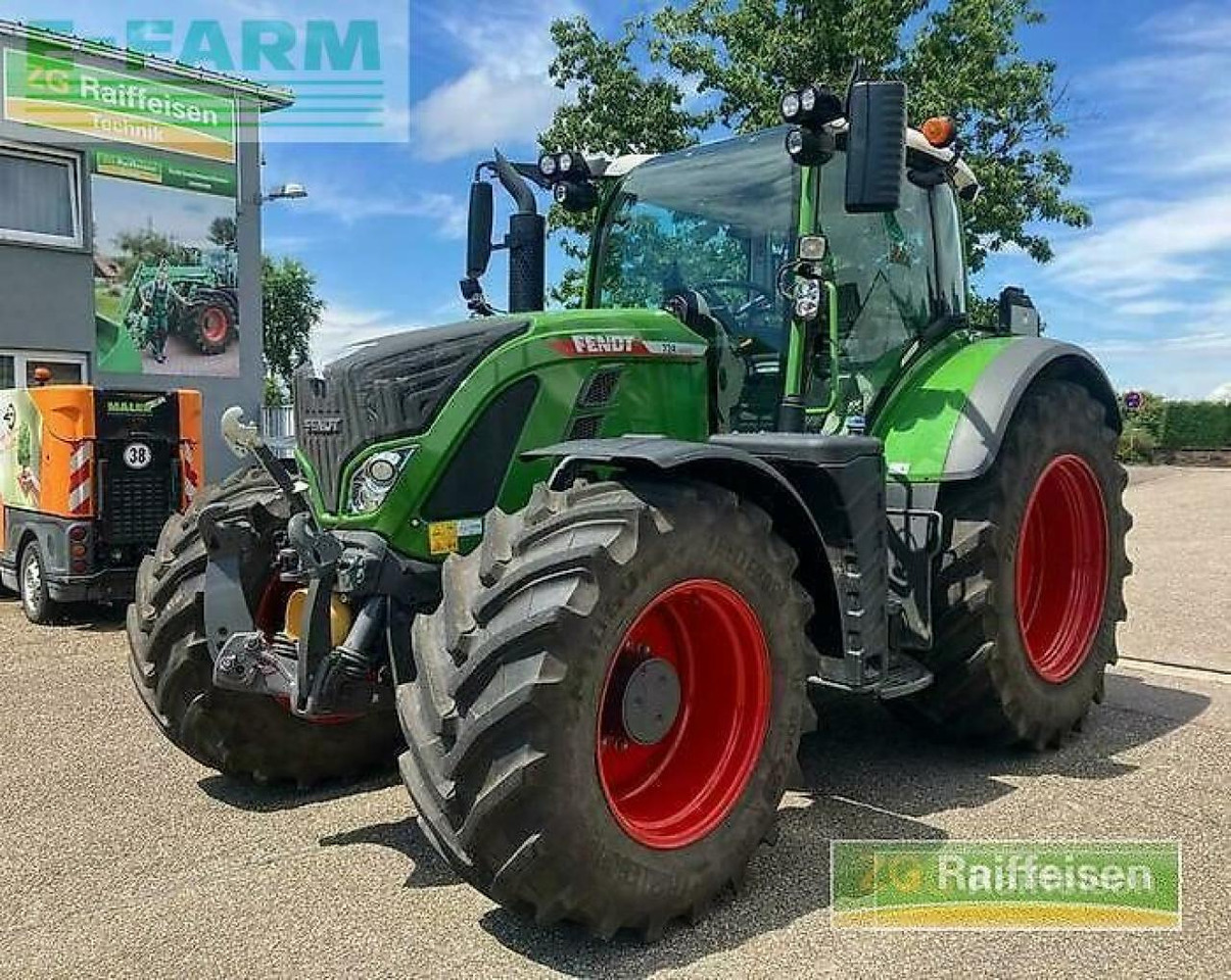 Fendt 724 vario - Трактор: снимка 1 Fendt 724 vario - Трактор: снимка 1