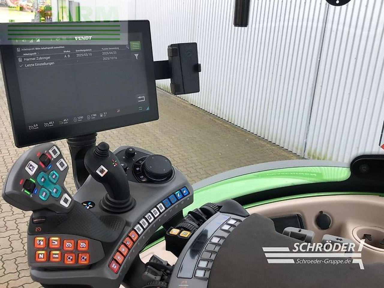 Fendt 724 vario gen6 power plus - Трактор: снимка 4 Fendt 724 vario gen6 power plus - Трактор: снимка 4
