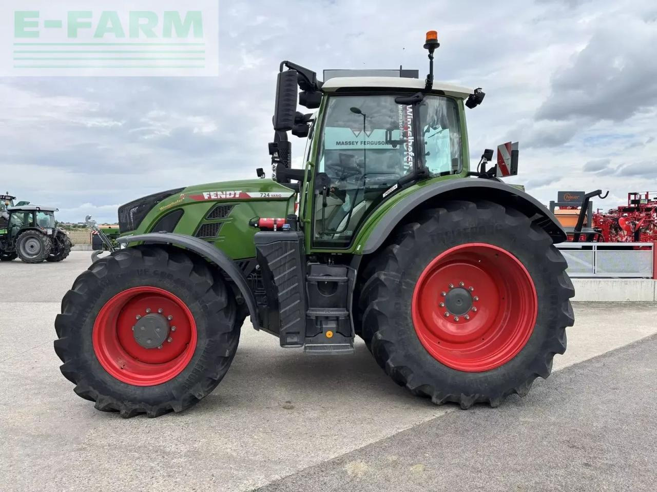 Fendt 724 vario profi+ - Трактор: снимка 3 Fendt 724 vario profi+ - Трактор: снимка 3