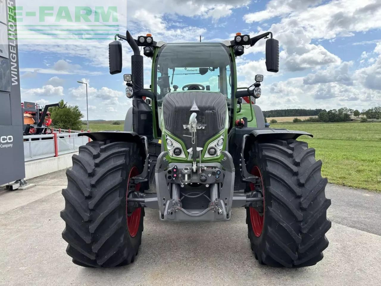 Fendt 724 vario profi+ - Трактор: снимка 2 Fendt 724 vario profi+ - Трактор: снимка 2