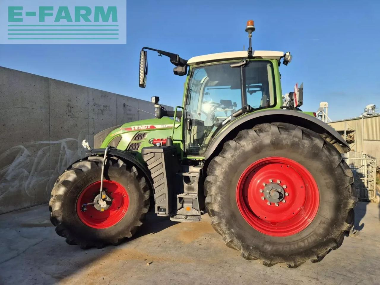Fendt 724 vario profi+ - Трактор: снимка 2 Fendt 724 vario profi+ - Трактор: снимка 2