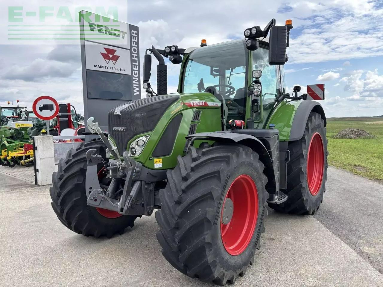 Fendt 724 vario profi+ - Трактор: снимка 1 Fendt 724 vario profi+ - Трактор: снимка 1
